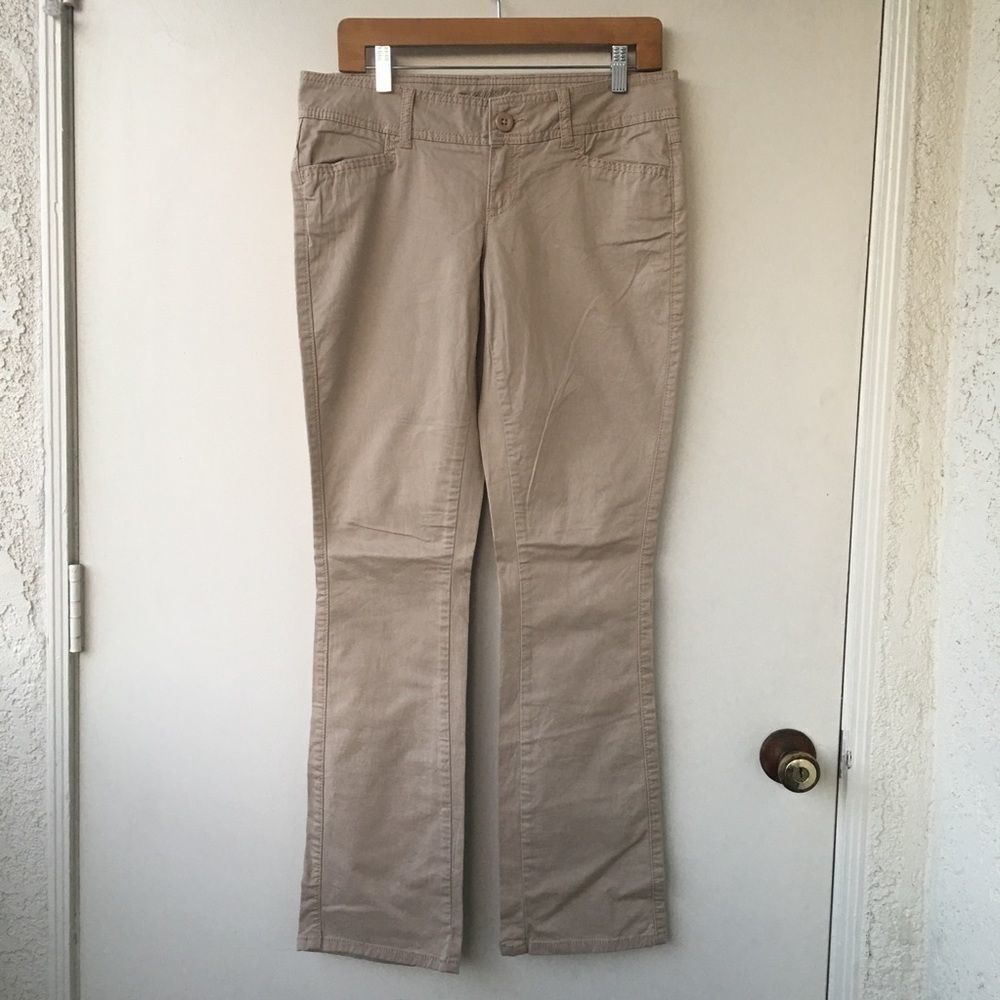 Maurices Size 3/4 Reg Tan Low Rise Flared Pants